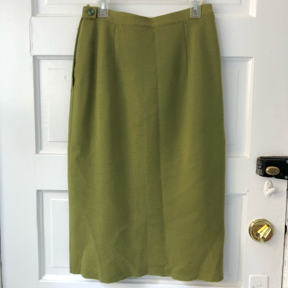 VINTAGE Pencil Skirt in Pear Green